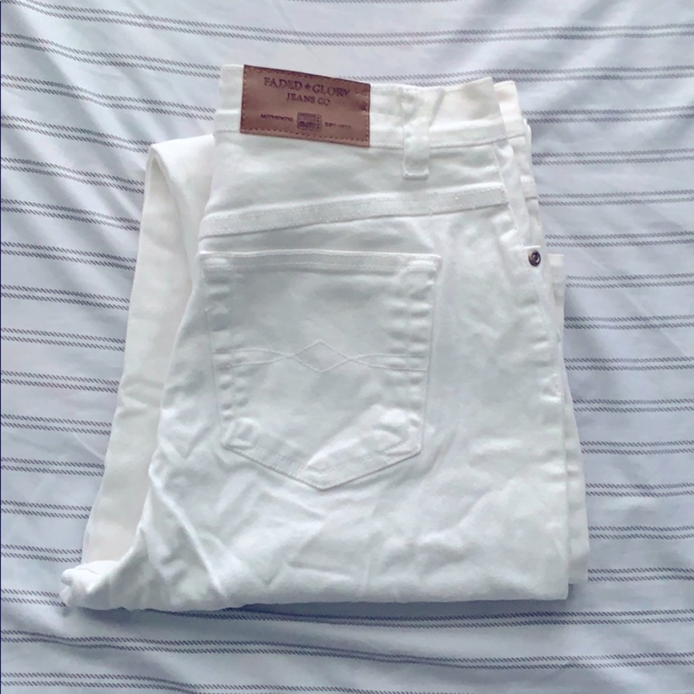 🌺 Womens White Faded Glory Jeans 🌺